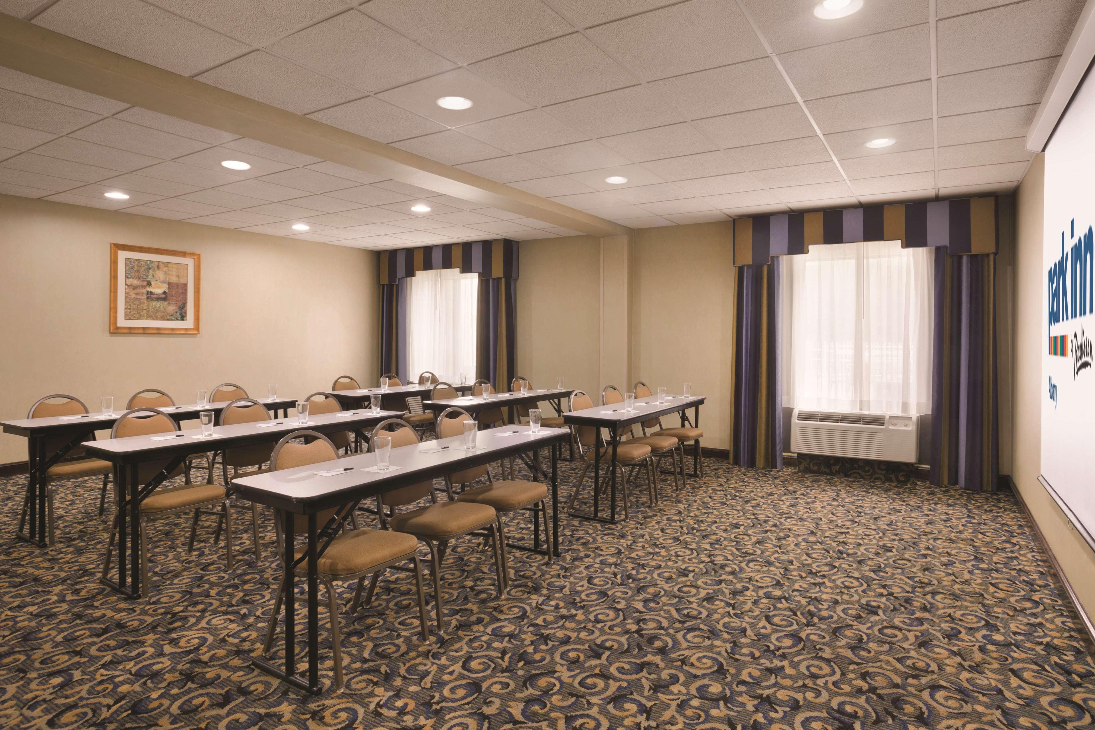 Park Inn By Radisson אלבני מראה חיצוני תמונה